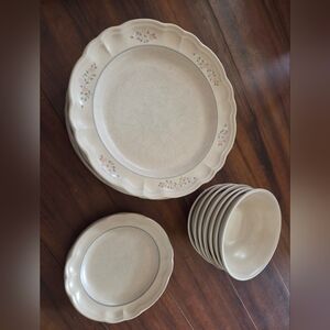 VTG 16 Piece Pfaltzgraff Dinnerware Set Pink Floral 'Remembrance'